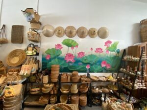 Below are 15 specific handmade gift ideas, what to look for, and how to choose the right one for each person on your list.